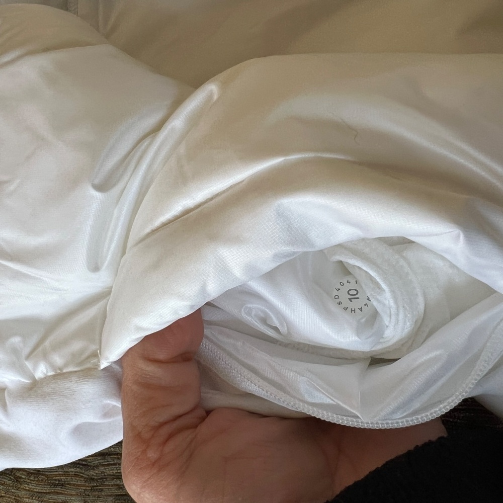 Lululemon Down For A Run Jacket II White Size 10 NWT - Picture 15 of 16